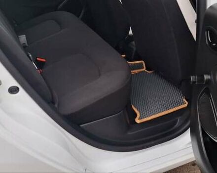 Белый Рено Зое, объемом двигателя 0 л и пробегом 54 тыс. км за 13900 $, фото 73 на Automoto.ua