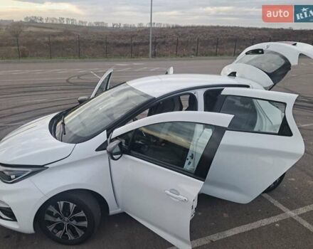 Белый Рено Зое, объемом двигателя 0 л и пробегом 15 тыс. км за 13900 $, фото 109 на Automoto.ua