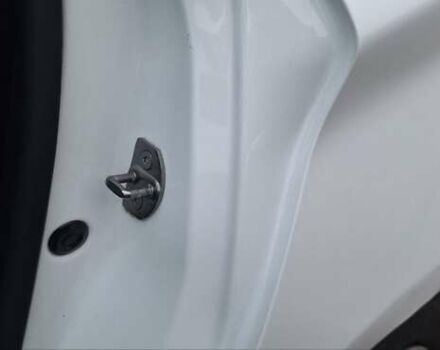 Белый Рено Зое, объемом двигателя 0 л и пробегом 54 тыс. км за 13900 $, фото 50 на Automoto.ua