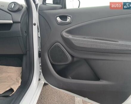 Білий Рено Зое, об'ємом двигуна 0 л та пробігом 12 тис. км за 14800 $, фото 33 на Automoto.ua