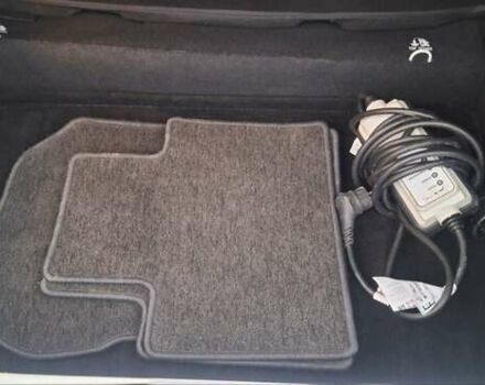 Белый Рено Зое, объемом двигателя 0 л и пробегом 54 тыс. км за 13900 $, фото 16 на Automoto.ua