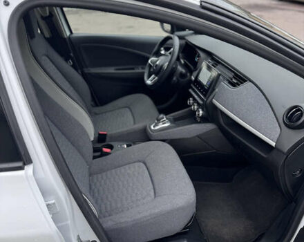 Белый Рено Зое, объемом двигателя 0 л и пробегом 71 тыс. км за 12700 $, фото 12 на Automoto.ua