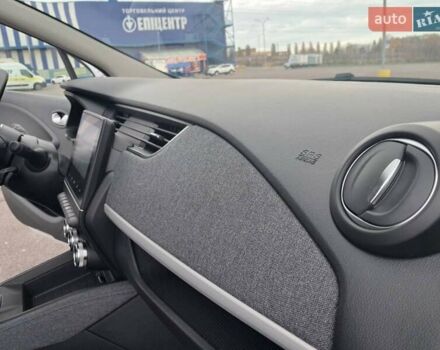 Білий Рено Зое, об'ємом двигуна 0 л та пробігом 12 тис. км за 14800 $, фото 39 на Automoto.ua