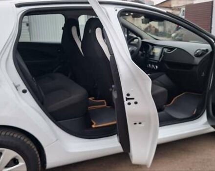 Белый Рено Зое, объемом двигателя 0 л и пробегом 54 тыс. км за 13900 $, фото 11 на Automoto.ua