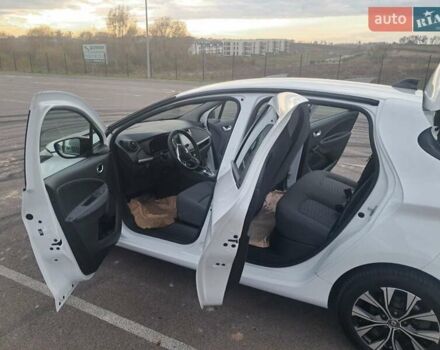 Білий Рено Зое, об'ємом двигуна 0 л та пробігом 12 тис. км за 14800 $, фото 114 на Automoto.ua