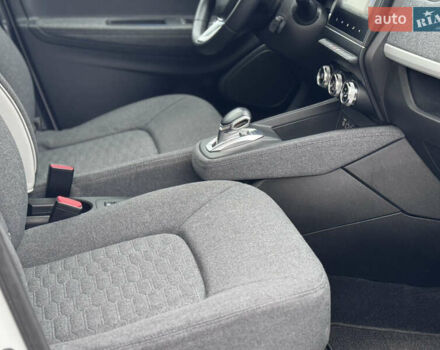 Белый Рено Зое, объемом двигателя 0 л и пробегом 71 тыс. км за 12700 $, фото 15 на Automoto.ua