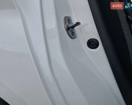 Білий Рено Зое, об'ємом двигуна 0 л та пробігом 12 тис. км за 14800 $, фото 48 на Automoto.ua