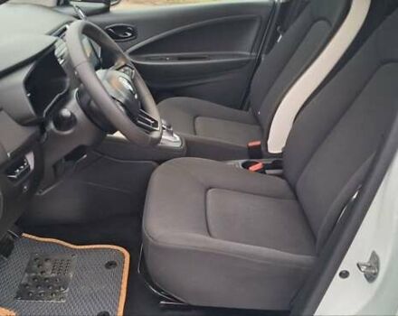 Белый Рено Зое, объемом двигателя 0 л и пробегом 54 тыс. км за 13900 $, фото 28 на Automoto.ua