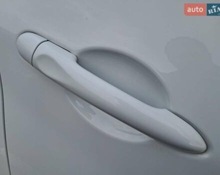 Білий Рено Зое, об'ємом двигуна 0 л та пробігом 12 тис. км за 14800 $, фото 16 на Automoto.ua