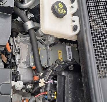 Белый Рено Зое, объемом двигателя 0 л и пробегом 54 тыс. км за 13900 $, фото 24 на Automoto.ua