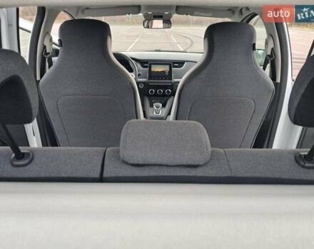 Білий Рено Зое, об'ємом двигуна 0 л та пробігом 12 тис. км за 14800 $, фото 46 на Automoto.ua
