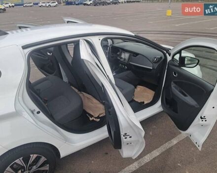 Білий Рено Зое, об'ємом двигуна 0 л та пробігом 12 тис. км за 14800 $, фото 109 на Automoto.ua
