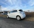 Белый Рено Зое, объемом двигателя 0 л и пробегом 82 тыс. км за 6200 $, фото 2 на Automoto.ua
