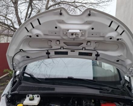 Білий Рено Зое, об'ємом двигуна 1 л та пробігом 61 тис. км за 6600 $, фото 19 на Automoto.ua