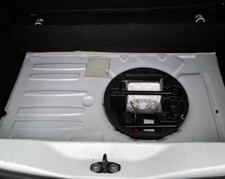 Білий Рено Зое, об'ємом двигуна 1 л та пробігом 61 тис. км за 6600 $, фото 22 на Automoto.ua