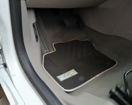 Білий Рено Зое, об'ємом двигуна 1 л та пробігом 61 тис. км за 6600 $, фото 5 на Automoto.ua