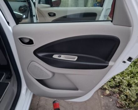 Білий Рено Зое, об'ємом двигуна 1 л та пробігом 61 тис. км за 6600 $, фото 15 на Automoto.ua