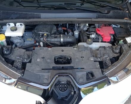 Белый Рено Зое, объемом двигателя 0 л и пробегом 76 тыс. км за 8300 $, фото 4 на Automoto.ua