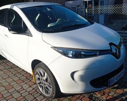 Белый Рено Зое, объемом двигателя 0 л и пробегом 76 тыс. км за 8300 $, фото 3 на Automoto.ua