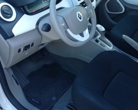 Белый Рено Зое, объемом двигателя 0 л и пробегом 76 тыс. км за 8300 $, фото 18 на Automoto.ua