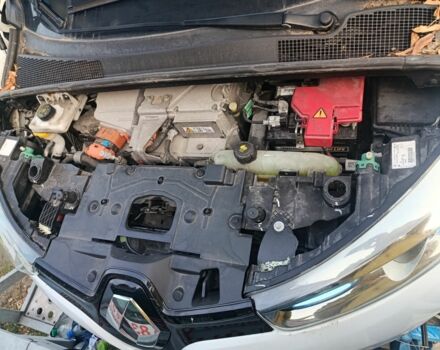 Белый Рено Зое, объемом двигателя 0 л и пробегом 80 тыс. км за 7979 $, фото 5 на Automoto.ua