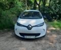 Белый Рено Зое, объемом двигателя 0 л и пробегом 63 тыс. км за 9500 $, фото 1 на Automoto.ua