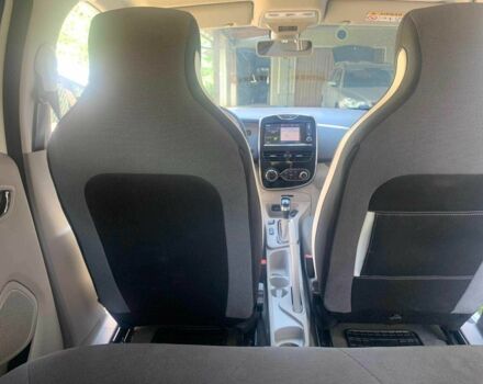 Белый Рено Зое, объемом двигателя 0 л и пробегом 155 тыс. км за 6800 $, фото 13 на Automoto.ua