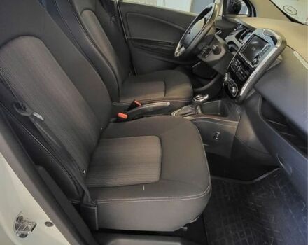 Белый Рено Зое, объемом двигателя 1 л и пробегом 110 тыс. км за 9500 $, фото 5 на Automoto.ua