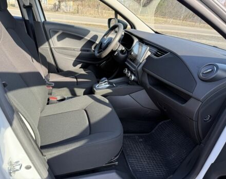 Белый Рено Зое, объемом двигателя 0 л и пробегом 96 тыс. км за 10400 $, фото 7 на Automoto.ua