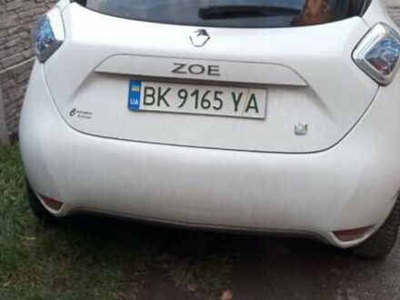 Рено Зое 2013 у Рівному на Automoto.ua Білий Рено Зое, об'ємом двигуна 0 л та пробігом 155 тис. км за 5700 $, фото 1 на Automoto.ua