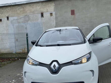 Белый Рено Зое, объемом двигателя 0 л и пробегом 211 тыс. км за 5800 $, фото 1 на Automoto.ua