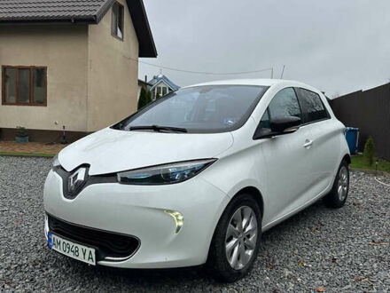 Белый Рено Зое, объемом двигателя 0 л и пробегом 90 тыс. км за 6600 $, фото 1 на Automoto.ua
