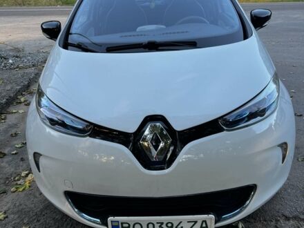 Белый Рено Зое, объемом двигателя 0 л и пробегом 55 тыс. км за 8200 $, фото 1 на Automoto.ua