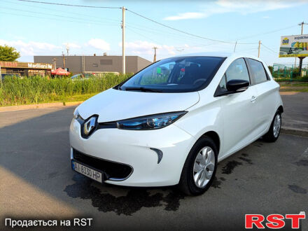 Белый Рено Зое, объемом двигателя 0 л и пробегом 59 тыс. км за 7999 $, фото 1 на Automoto.ua