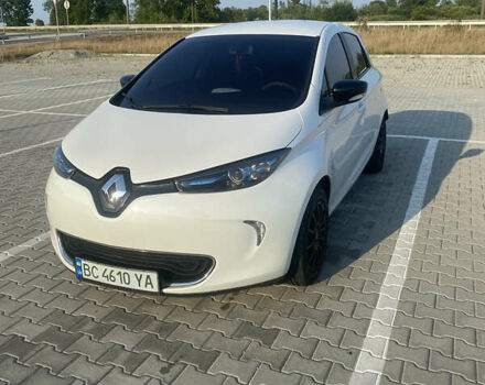 Белый Рено Зое, объемом двигателя 0 л и пробегом 125 тыс. км за 7500 $, фото 1 на Automoto.ua