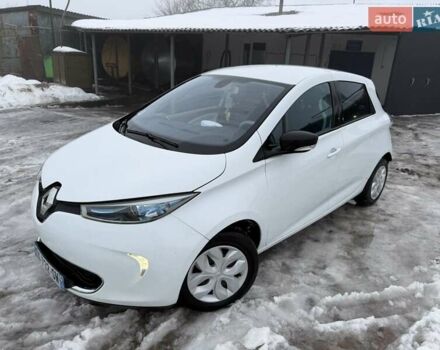 Белый Рено Зое, объемом двигателя 0 л и пробегом 105 тыс. км за 6500 $, фото 1 на Automoto.ua