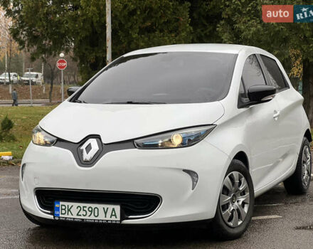 Белый Рено Зое, объемом двигателя 0 л и пробегом 82 тыс. км за 6900 $, фото 1 на Automoto.ua