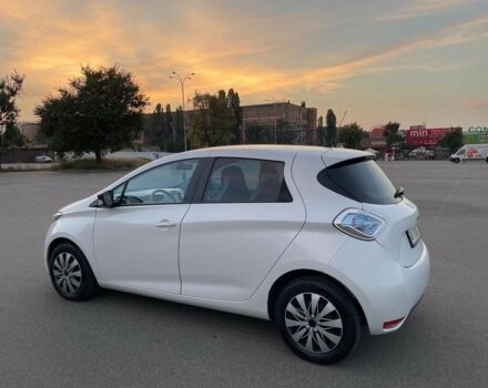 Белый Рено Зое, объемом двигателя 0 л и пробегом 84 тыс. км за 8900 $, фото 1 на Automoto.ua