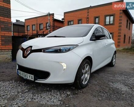 Белый Рено Зое, объемом двигателя 0 л и пробегом 240 тыс. км за 5999 $, фото 1 на Automoto.ua