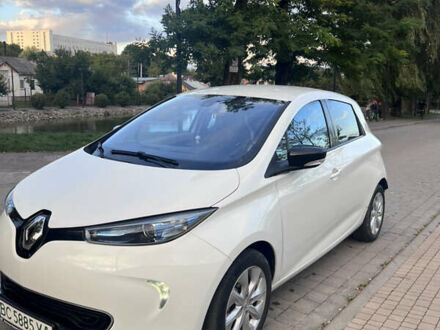 Белый Рено Зое, объемом двигателя 0 л и пробегом 98 тыс. км за 7200 $, фото 1 на Automoto.ua