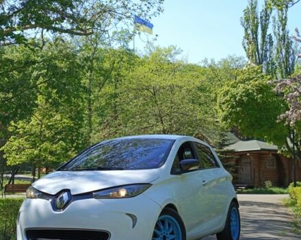 Белый Рено Зое, объемом двигателя 0 л и пробегом 153 тыс. км за 6499 $, фото 1 на Automoto.ua