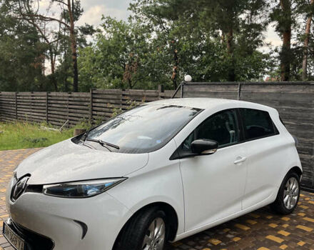 Белый Рено Зое, объемом двигателя 0 л и пробегом 136 тыс. км за 6600 $, фото 1 на Automoto.ua