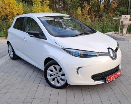 Белый Рено Зое, объемом двигателя 0 л и пробегом 66 тыс. км за 7800 $, фото 1 на Automoto.ua