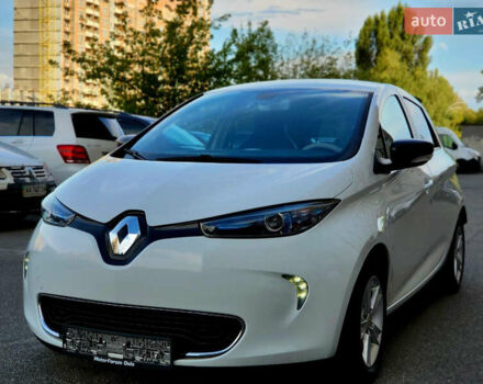Белый Рено Зое, объемом двигателя 0 л и пробегом 131 тыс. км за 6400 $, фото 1 на Automoto.ua