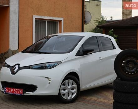 Белый Рено Зое, объемом двигателя 0 л и пробегом 125 тыс. км за 7000 $, фото 1 на Automoto.ua