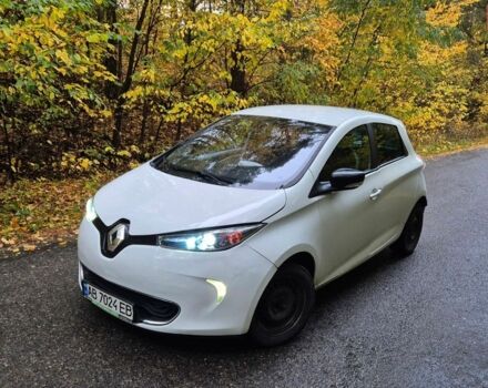 Белый Рено Зое, объемом двигателя 0 л и пробегом 266 тыс. км за 5999 $, фото 1 на Automoto.ua