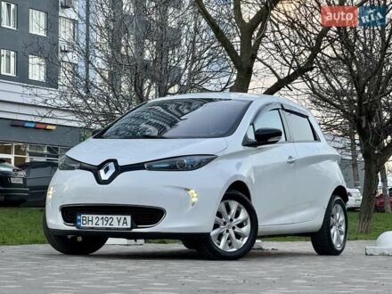 Белый Рено Зое, объемом двигателя 0 л и пробегом 147 тыс. км за 5999 $, фото 1 на Automoto.ua