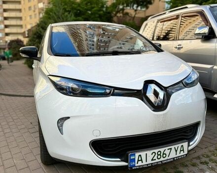 Белый Рено Зое, объемом двигателя 0 л и пробегом 96 тыс. км за 6500 $, фото 1 на Automoto.ua