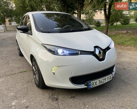 Белый Рено Зое, объемом двигателя 0 л и пробегом 98 тыс. км за 6999 $, фото 1 на Automoto.ua