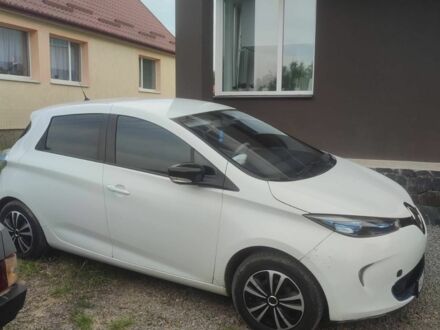 Белый Рено Зое, объемом двигателя 0 л и пробегом 180 тыс. км за 5500 $, фото 1 на Automoto.ua